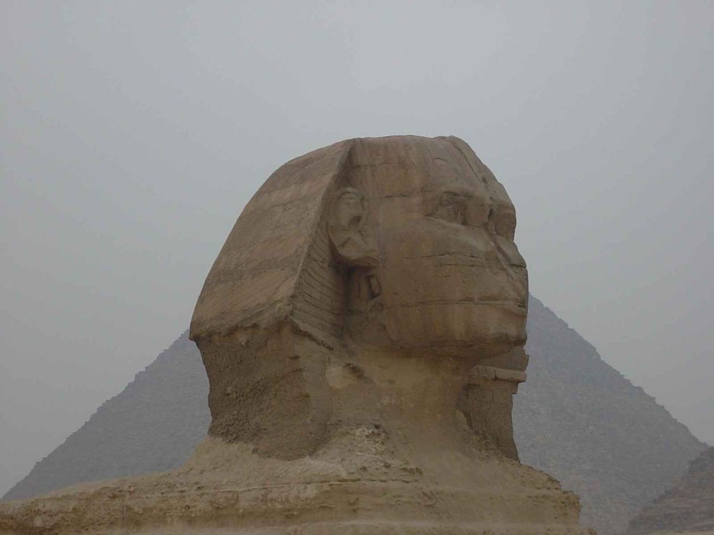 人面獅身像 Sphinx:已知最古老在尼羅河河谷中發現最大的一座的紀念雕像。面向東方太陽昇起之處,象徵著獅子的力量及古埃及最高統治者的智慧和權利。