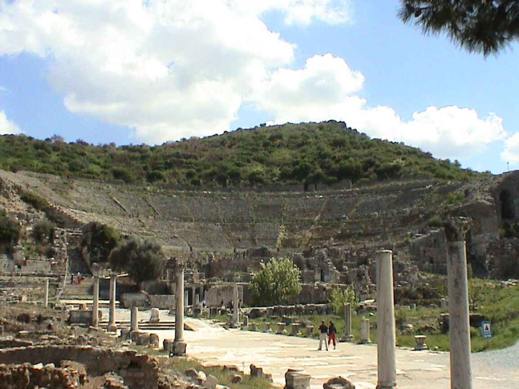 愛菲索斯 Ephesus : 古代劇場 Great Theatre 可容納 24,000 名觀眾