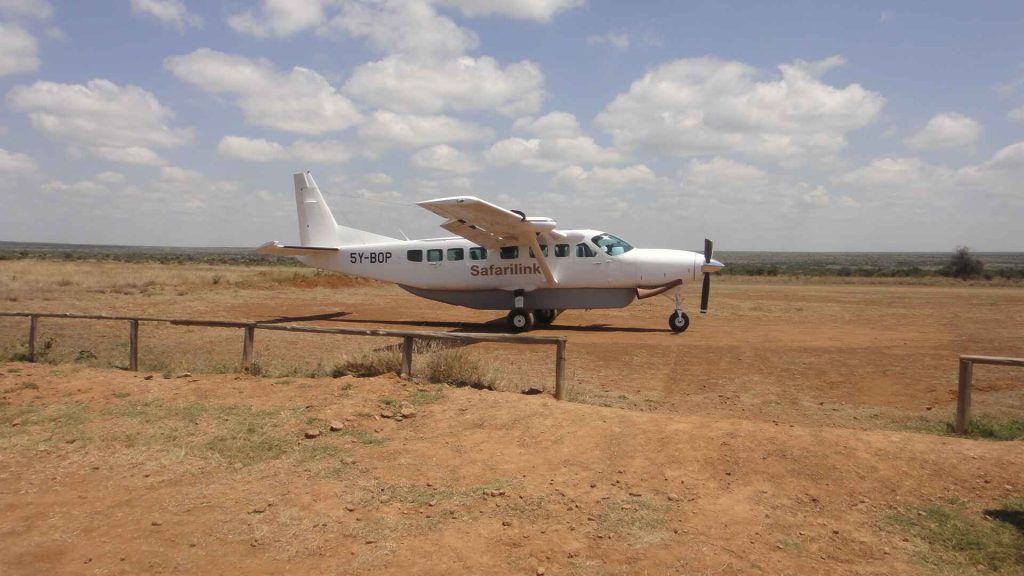 Laikipia 乘坐輕型飛機抵達