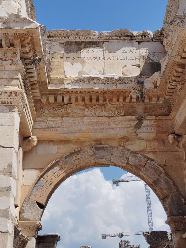 愛菲索斯 Ephesus : 哈德良神殿 Temple of Hadrian