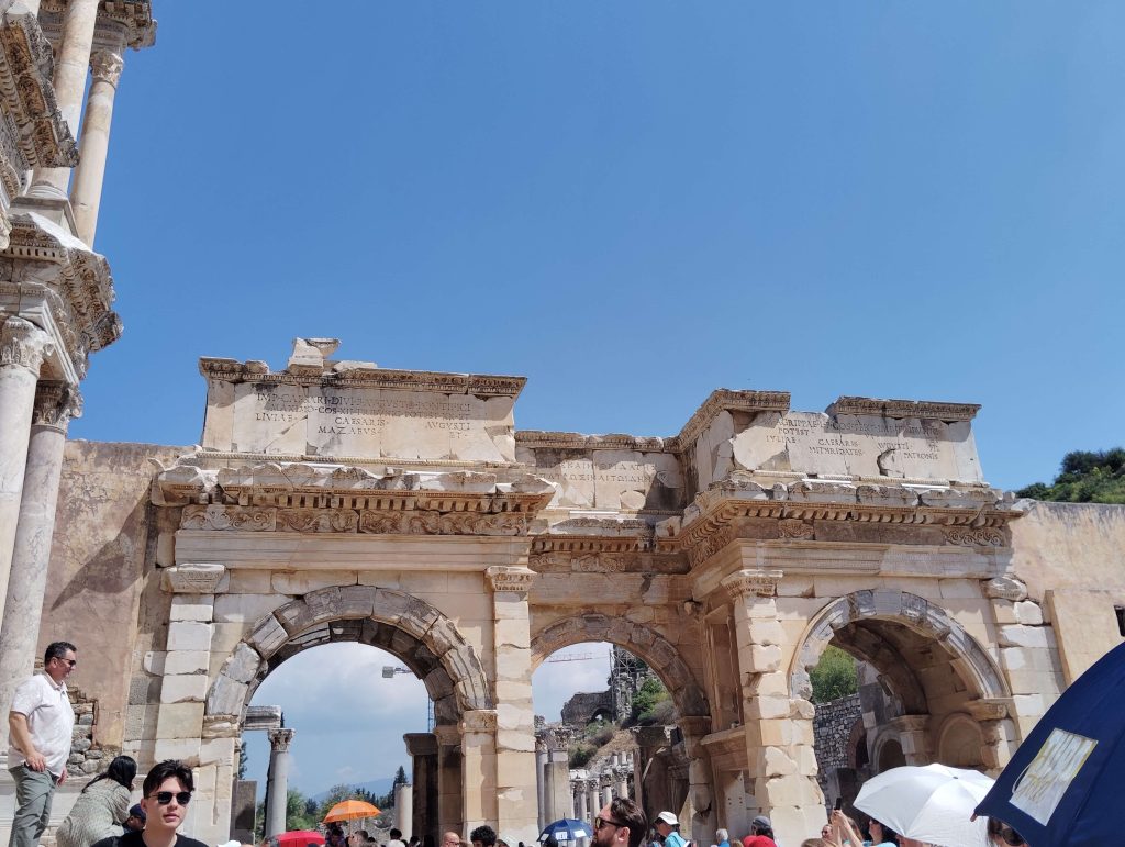 愛菲索斯 Ephesus : 哈德良神殿 Temple of Hadrian