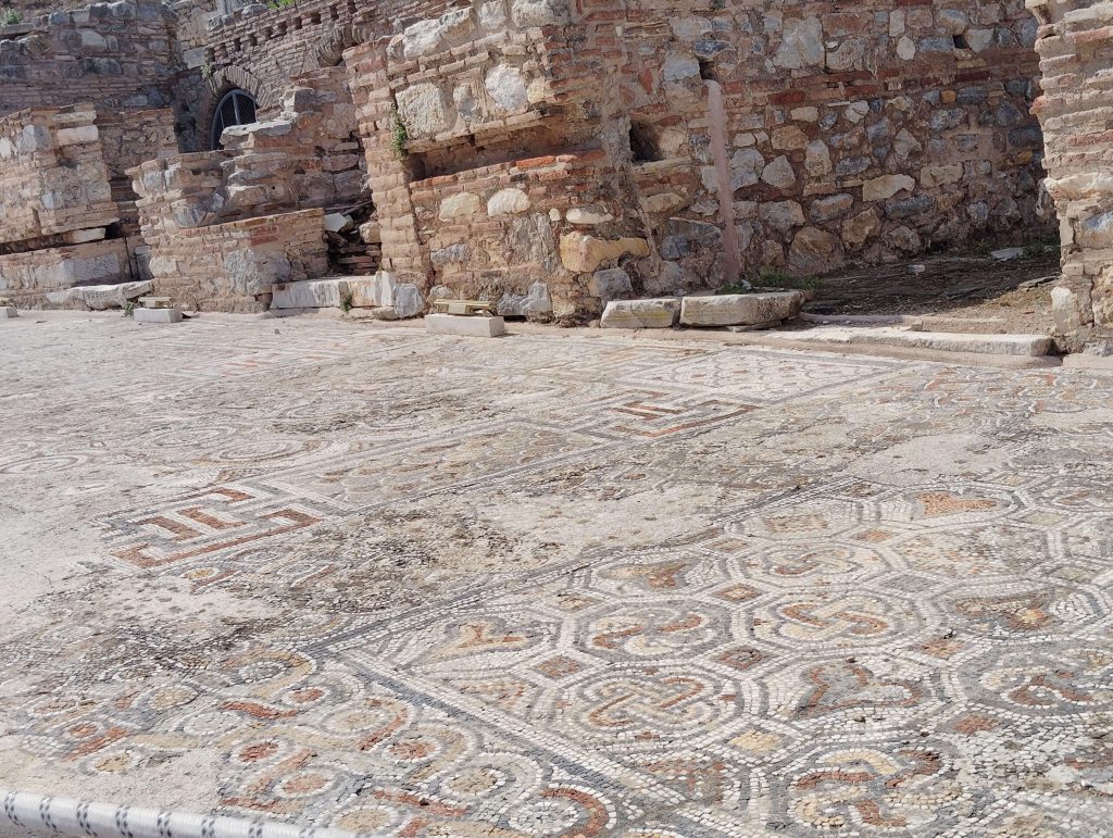 愛菲索斯 Ephesus : 哈德良神殿 Temple of Hadrian
