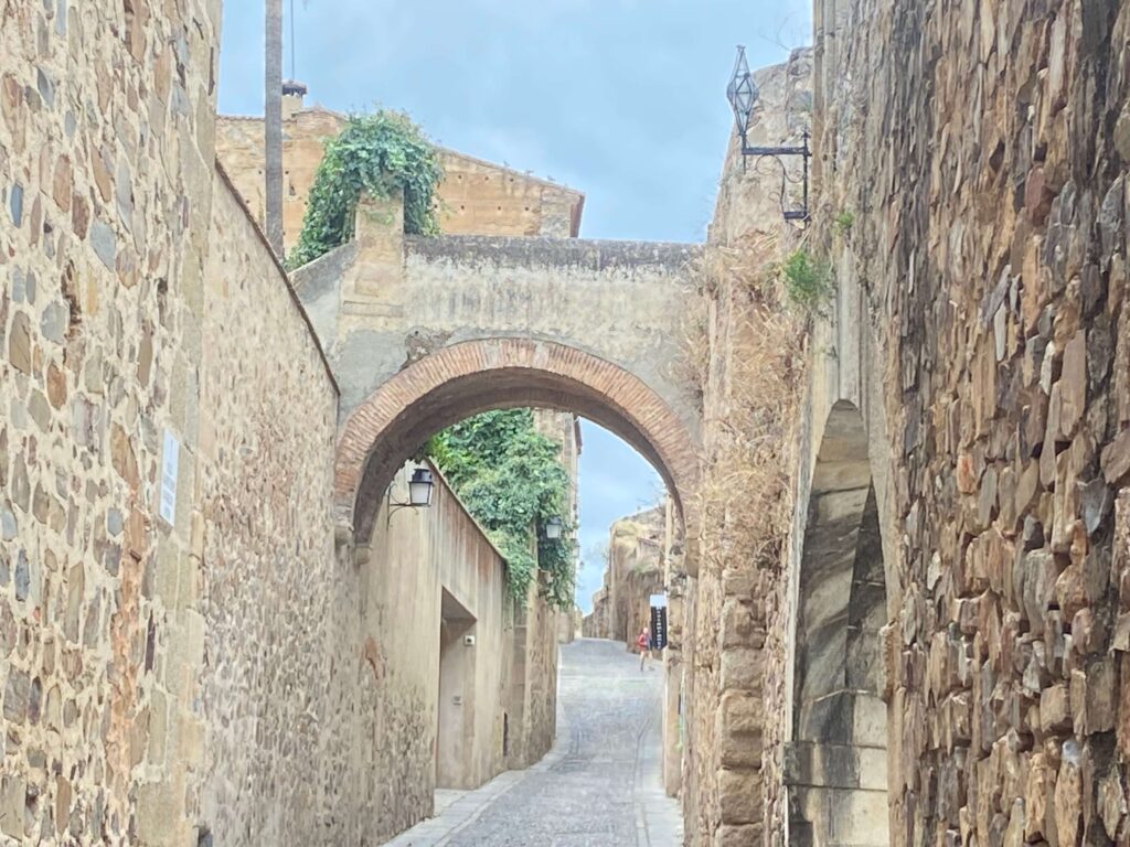 卡塞雷斯 Cáceres 狹窄的石板街道