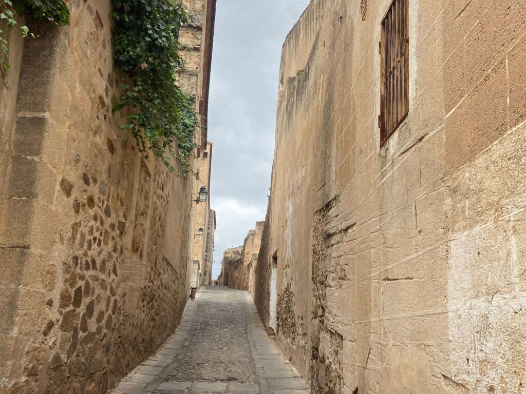 卡塞雷斯 Cáceres 狹窄的石板街道