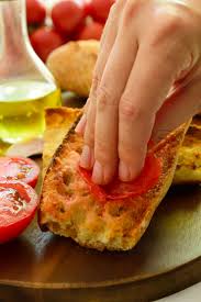 加泰隆尼亞式的番茄麵包配伊比利火腿 Pan con tomate + Jamón Ibérico : 麵包+塗抹熟透多汁的紅番茄