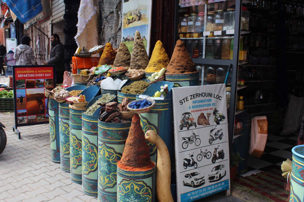 傑馬艾夫納廣場 Jemaa el-Fnaa square 市集中心的香料店