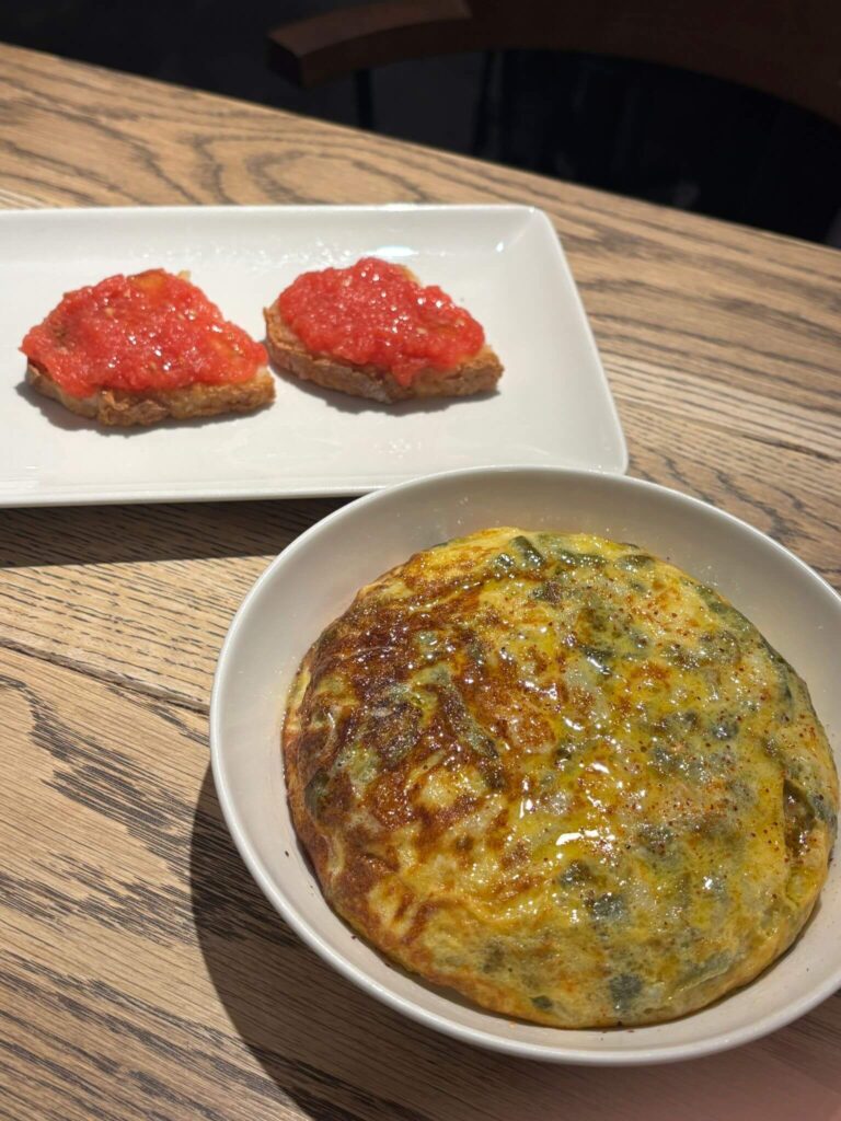 Bambu 時尚 chic 吧枱式餐廳用餐