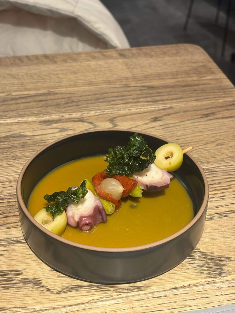 Bambu 時尚 chic 吧枱式餐廳用餐