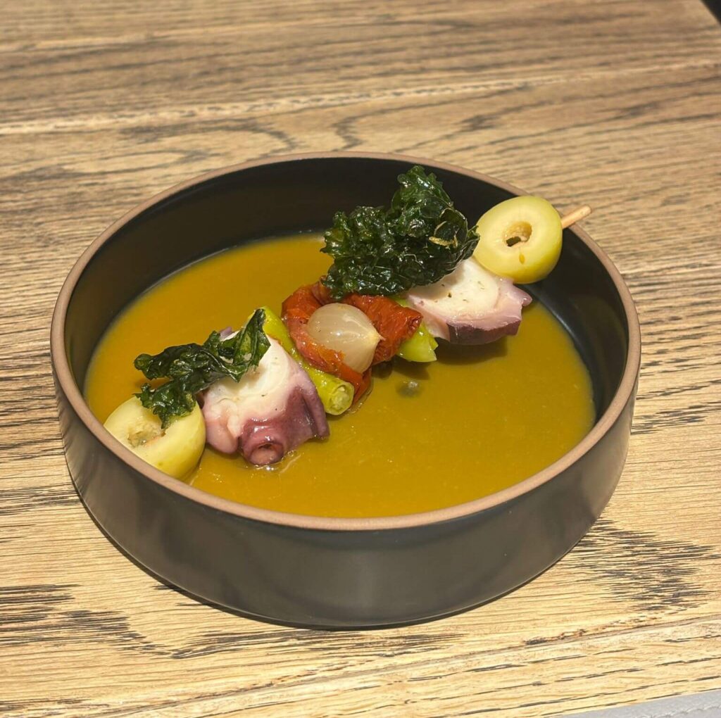Bambu 時尚 chic 吧枱式餐廳用餐