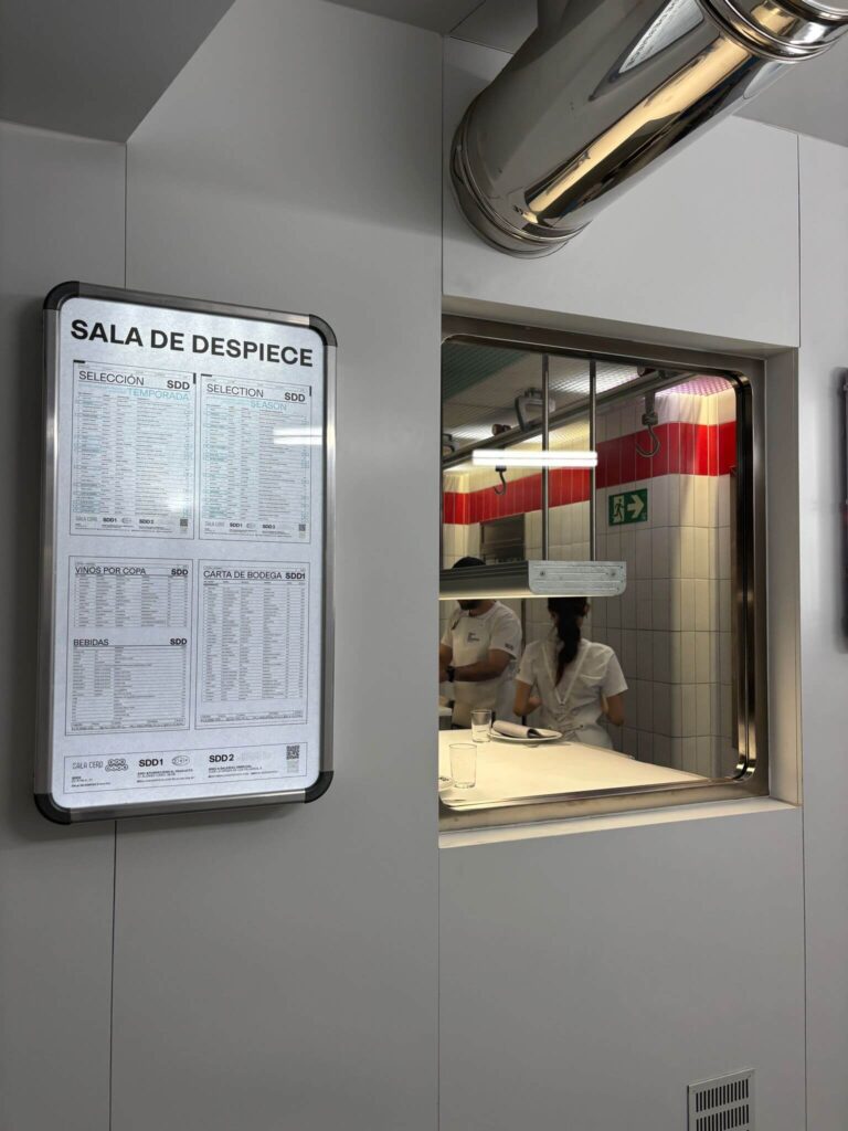 SDD :時尚 chic 的新式料理餐廳 簡單明亮的修車庫裝潢