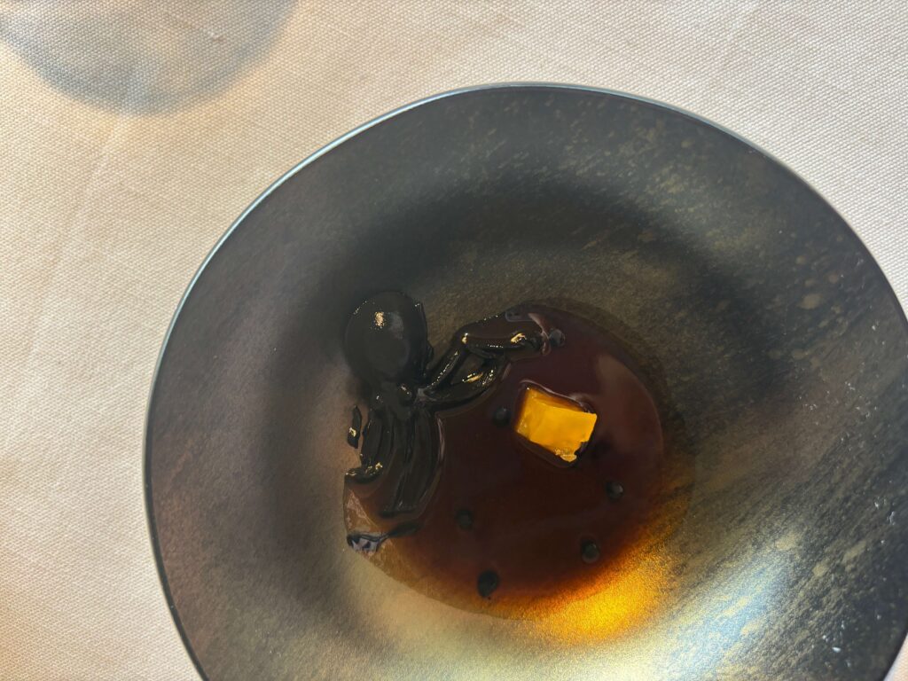 主餐也以海鮮、魚類、豆類爲主,變化多端。視覺、味覺完美搭配