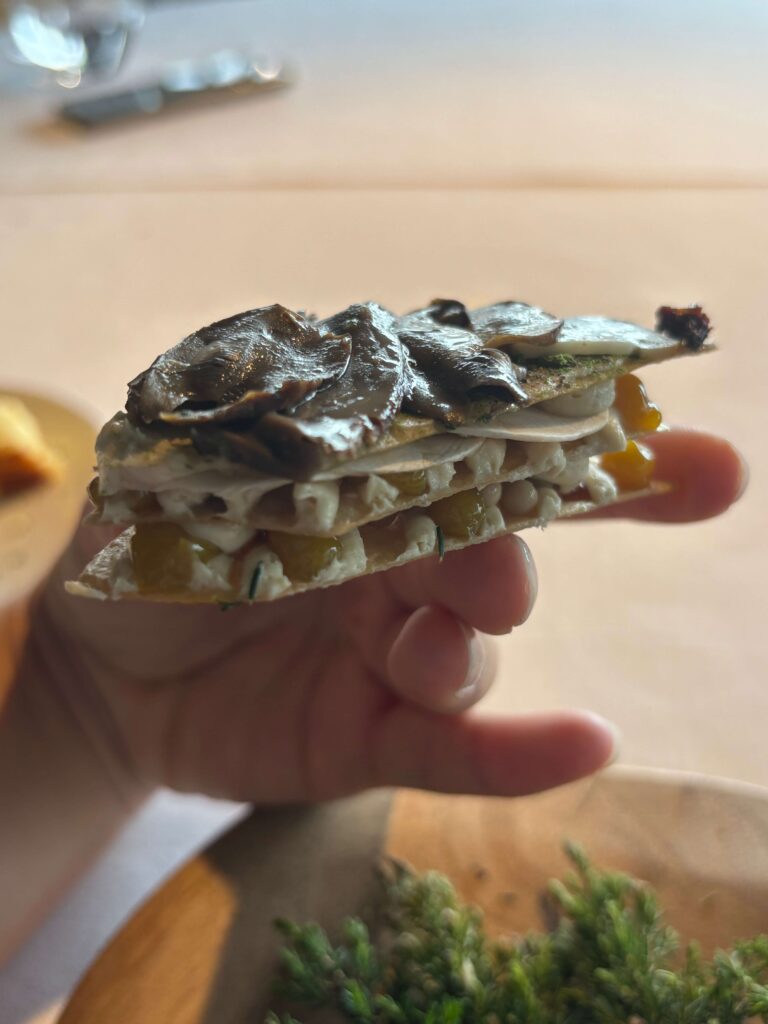 主餐也以海鮮、魚類、豆類爲主,變化多端。視覺、味覺完美搭配
