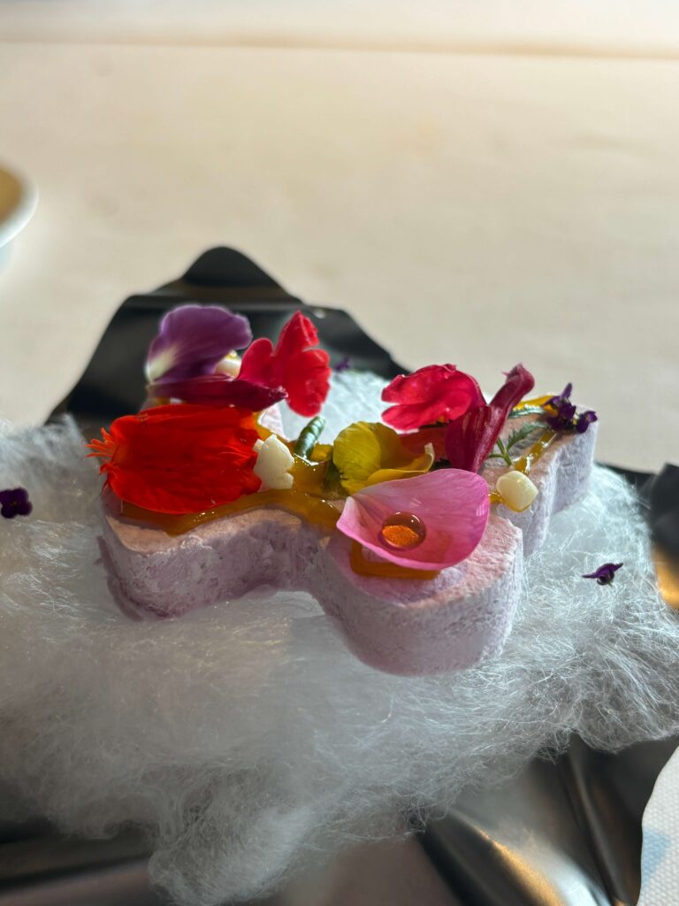 主餐也以海鮮、魚類、豆類爲主,變化多端。視覺、味覺完美搭配